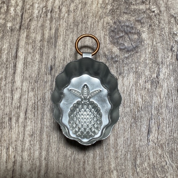 Williams Sonoma Mini Pineapple Mold Ornament - Picture 2 of 3
